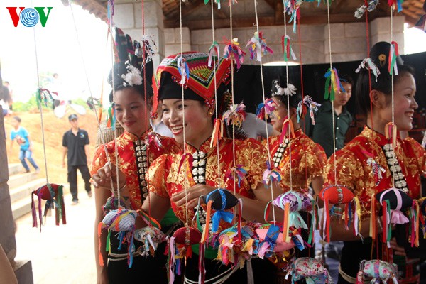 ភាពអ៊ូអរក្នុងប្រជុំផ្សារតំបន់ព្រៃភ្នំនៅទីក្រុងហាណូយ - ảnh 12